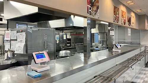 PDC-310を活用した社食システム:キッチン前に置かれた端末2