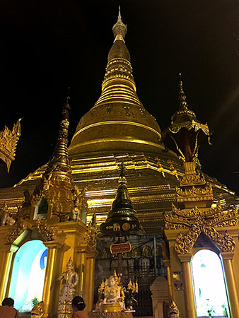 ミャンマー ヤンゴン市の中心部にある寺院、スレー・パゴダ