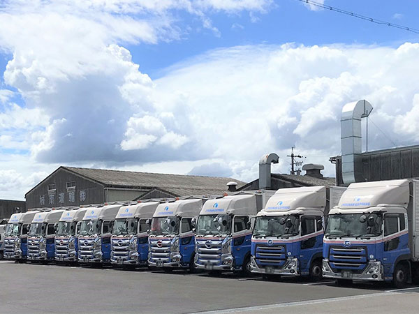 城南運輸株式会社様のトラック