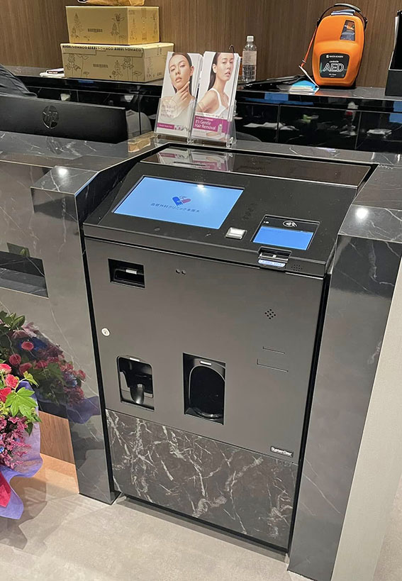 自立型のセミセルフ自動精算機システム　導入イメージ：血管外科クリニック本厚木様