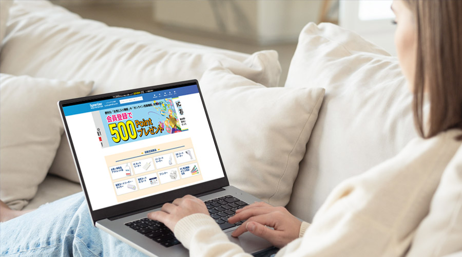 国内向け電子部品販売、海外向け電子部品販売、自動認識機器や消耗品を取り扱う3種類のECサイトを運営