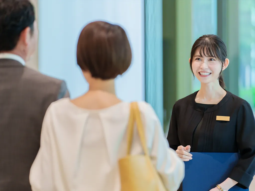 ホテル・旅館などの宿泊施設のチェックアウトピークでもセルフ会計で待たせない運用を実現