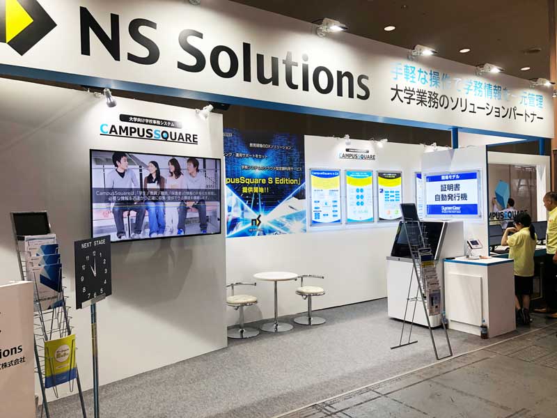 今回は他社ブースにて証明書自動発行機ADC-3200とWindows10 IoT搭載
IC, 磁気カード対応マルチリーダー端末PDC-310を展示し、多くの方にご覧いただきました