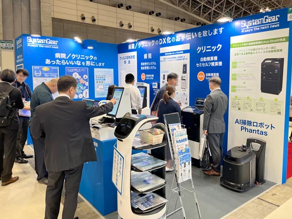 リリース予定の最新型再来受付機を実際にご体験いただきました