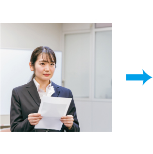 葬式スタッフは供花・供物を注文された参列者に費用とQRコードを印字した請求書をお渡しします