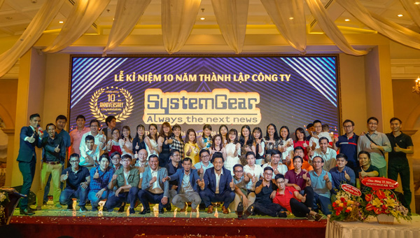 システムギアベトナム10周年記念イベント集合写真
